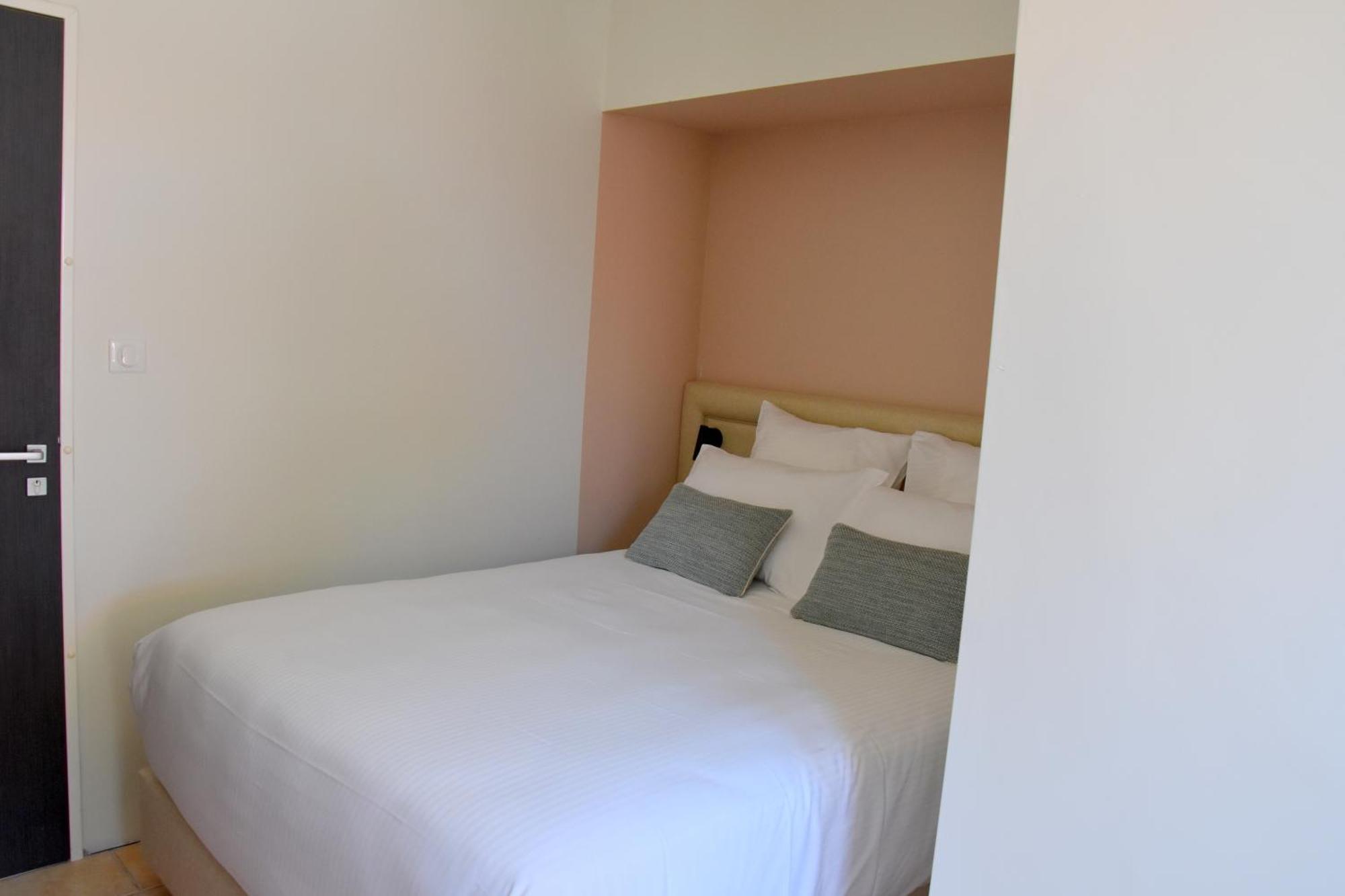 Logis Hotel Restaurant Le Kalliste Hyères Eksteriør billede