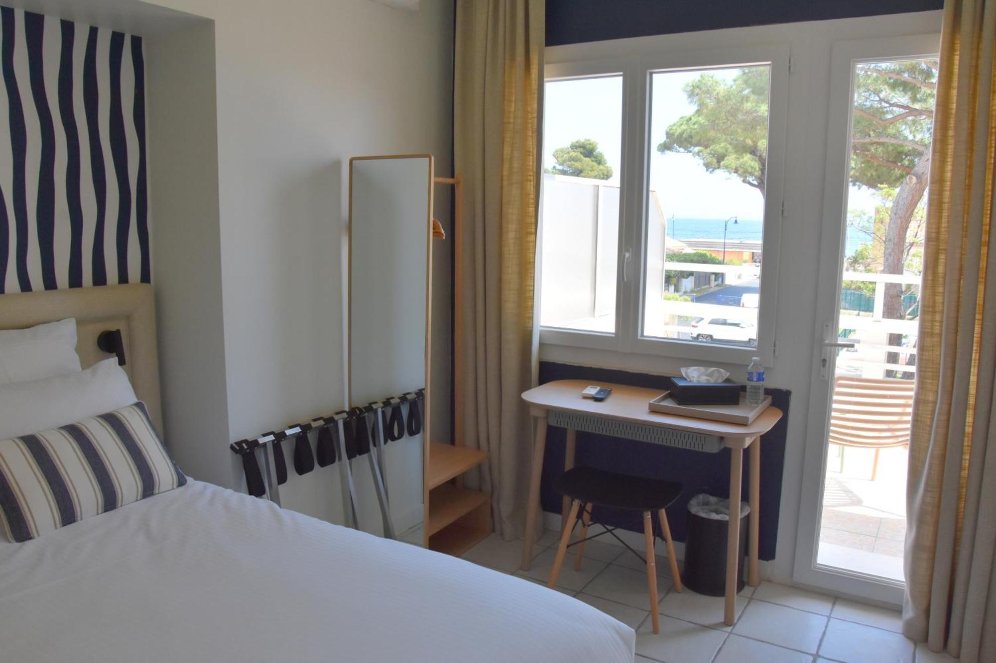 Logis Hotel Restaurant Le Kalliste Hyères Eksteriør billede