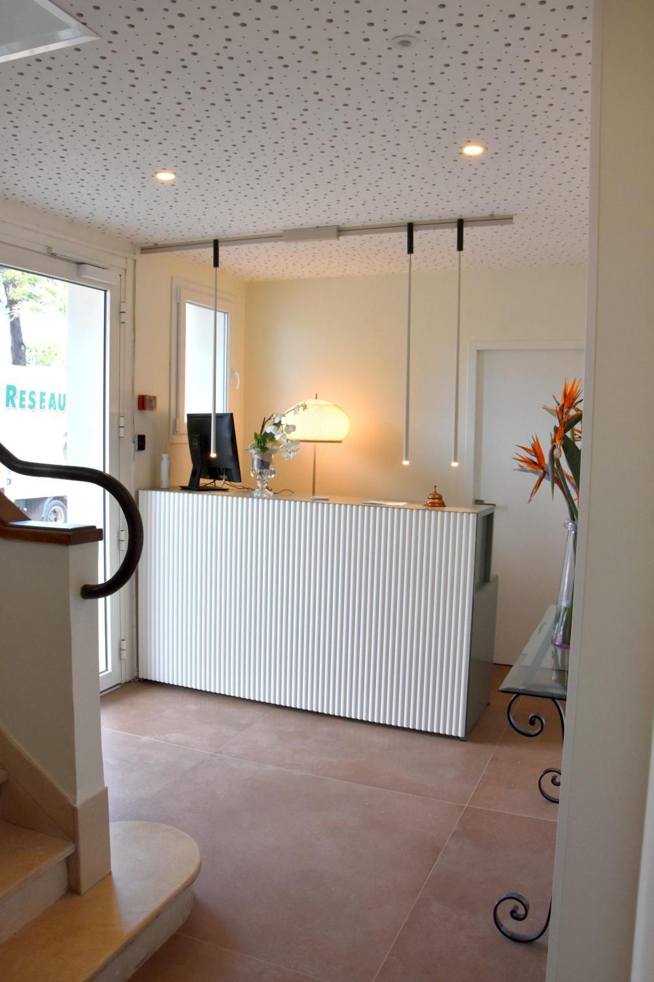 Logis Hotel Restaurant Le Kalliste Hyères Eksteriør billede