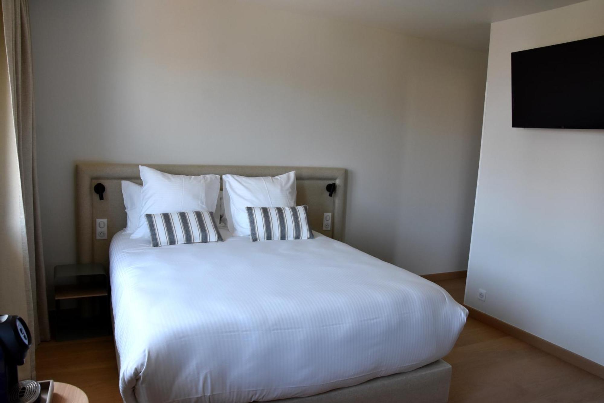 Logis Hotel Restaurant Le Kalliste Hyères Eksteriør billede
